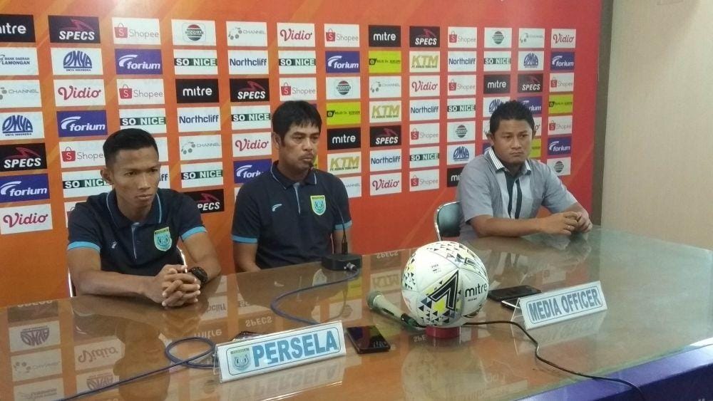 Pelatih Persela Lamongan Nil Maizar, memberikan keterangan kepada wartawan. IDN Times/Imron