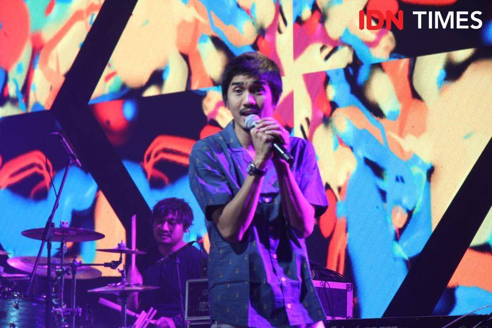 Penampilan Duta saat Konser A Night With Sheila on 7, di Gandaria City Hall, Jakarta, pada 5 Desember 2019. IDN Times/Nadia Umara