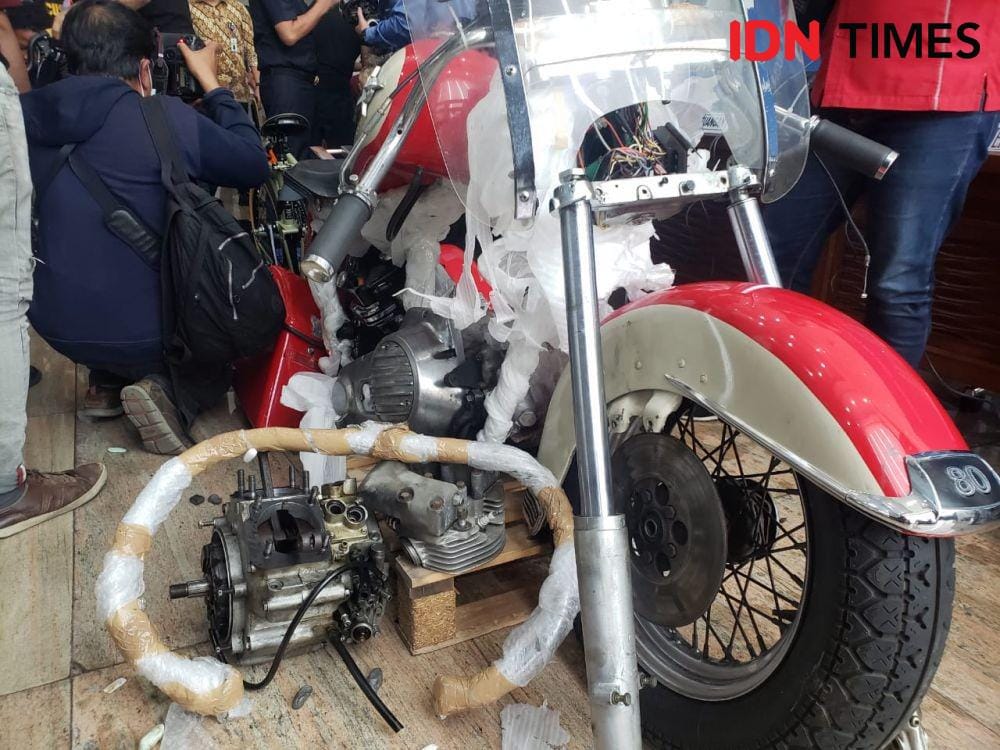 Motor Harley Davidson dan Sepeda Brompton selundupan di pesawat Garuda Indonesia. (IDN Times/Hana Adi Perdana)