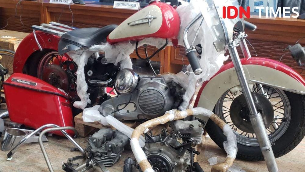 Harley Davidson dan Sepeda Brompton selundupan di pesawat Garuda (IDN Times/Hana Adi Perdana)