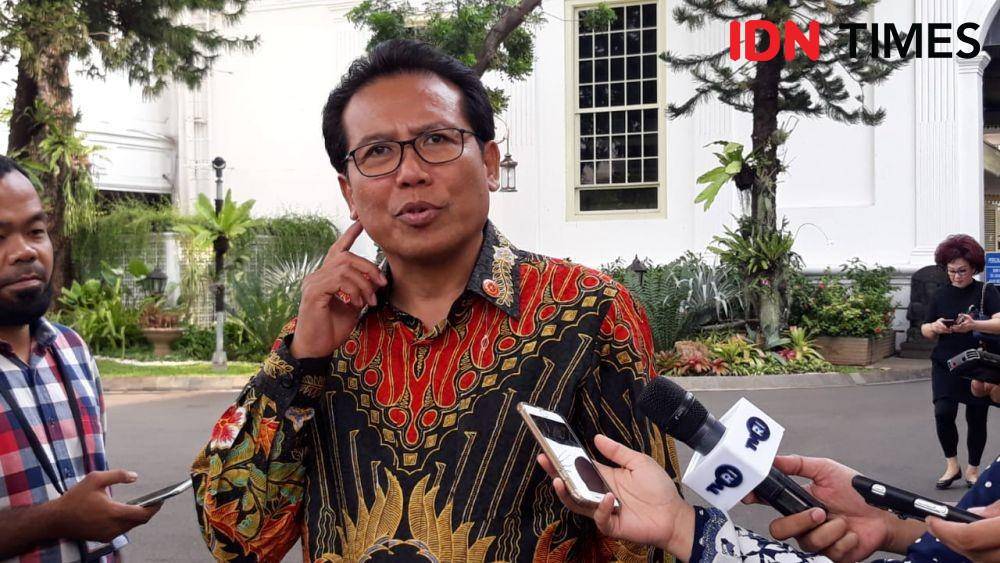Juru Bicara Presiden Jokowi, Fadjroel Rachman, memberikan keterangan pers di Kompleks Istana Negara, Jakarta Pusat, Kamis 5 Desember 2019 (IDN Times/Teatrika Handiko Putri)