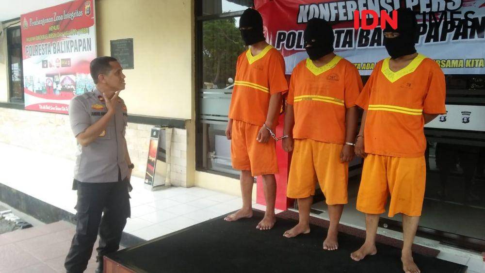 Para tersangka kasus narkoba di Balikpapan, Agus, Uli dan Huda diperiksa polisi. IDN Times/Surya Aditya
