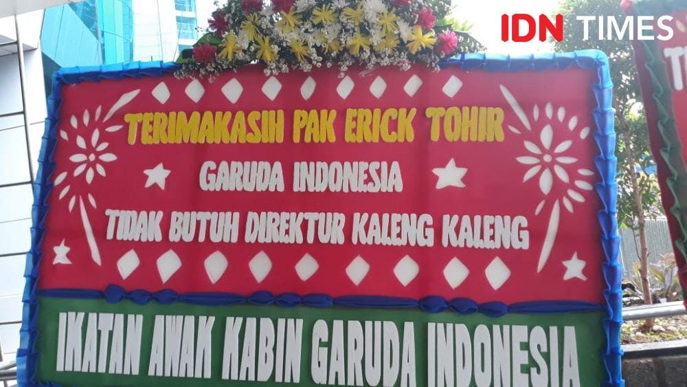 Karangan bunga untuk Erick Thohir dan Sri Mulyani di Kementerian BUMN (IDN Times/Indiana Malia)