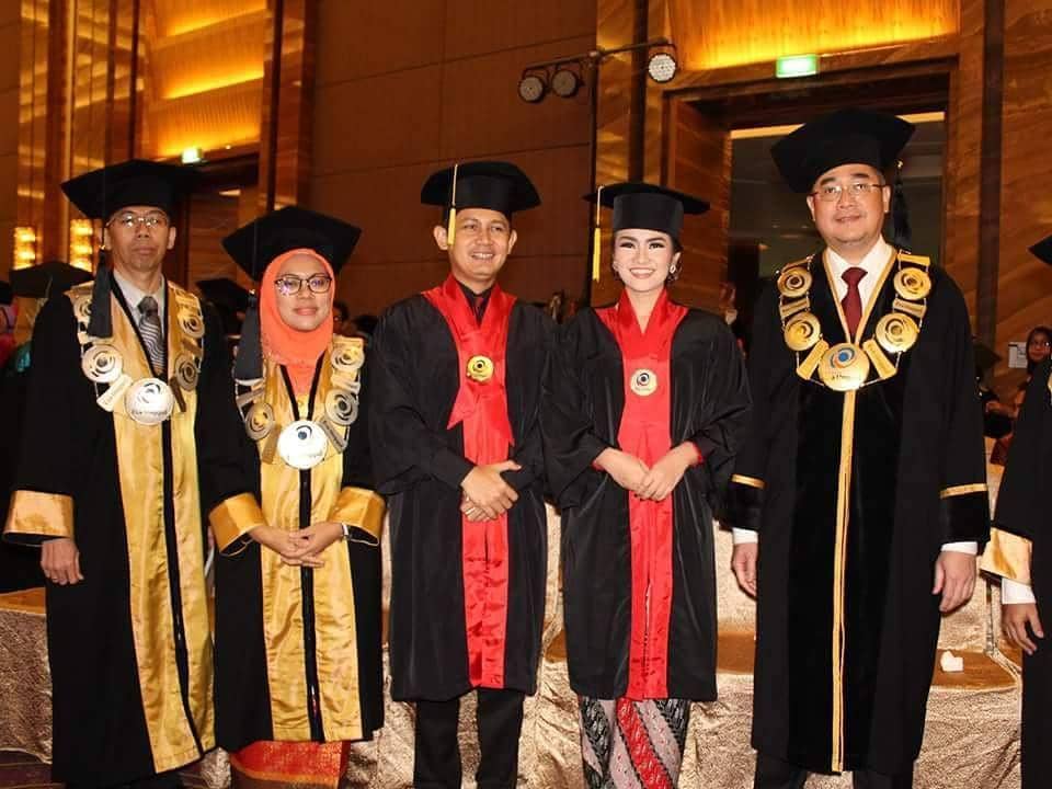 instagram.com/univ_esaunggul