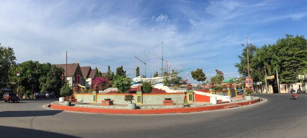 Tugu kapal pinisi di Kabupaten Bulukumba. Wikimapia/TonyBeast