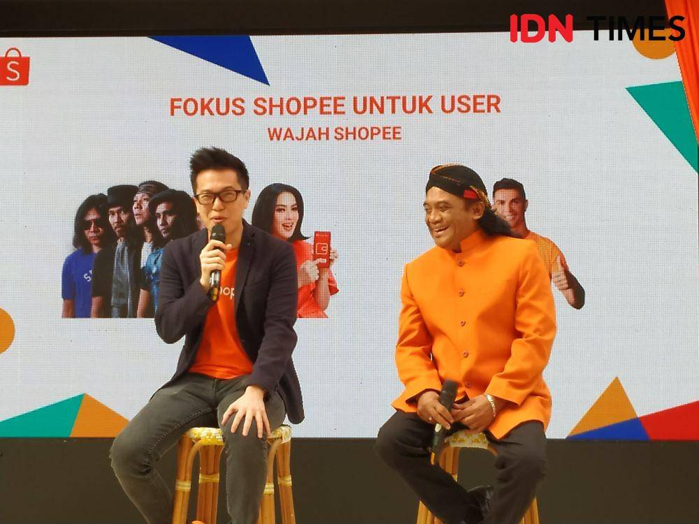 (ki-ka) Direktur Shopee Indonesia, Handhika Jahja dan Brand Ambassador Shopee, Didi Kempot dalam press conference Shopee 12.12 Birthday Sale di Jakarta. 6 Desember 2019. IDN Times/Nadia Umara