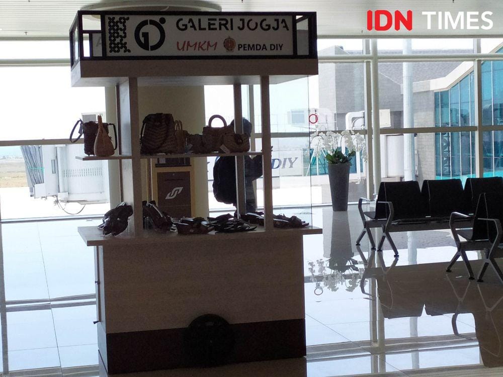 Galeri UMKM yang ada di dalam terminal domestik YIA. IDN Times/Siti Umaiyah