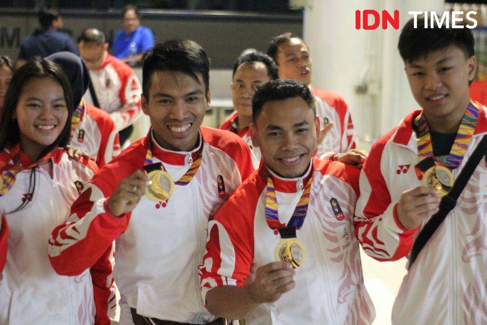 Atlet angkat besi, medali emas, sea games