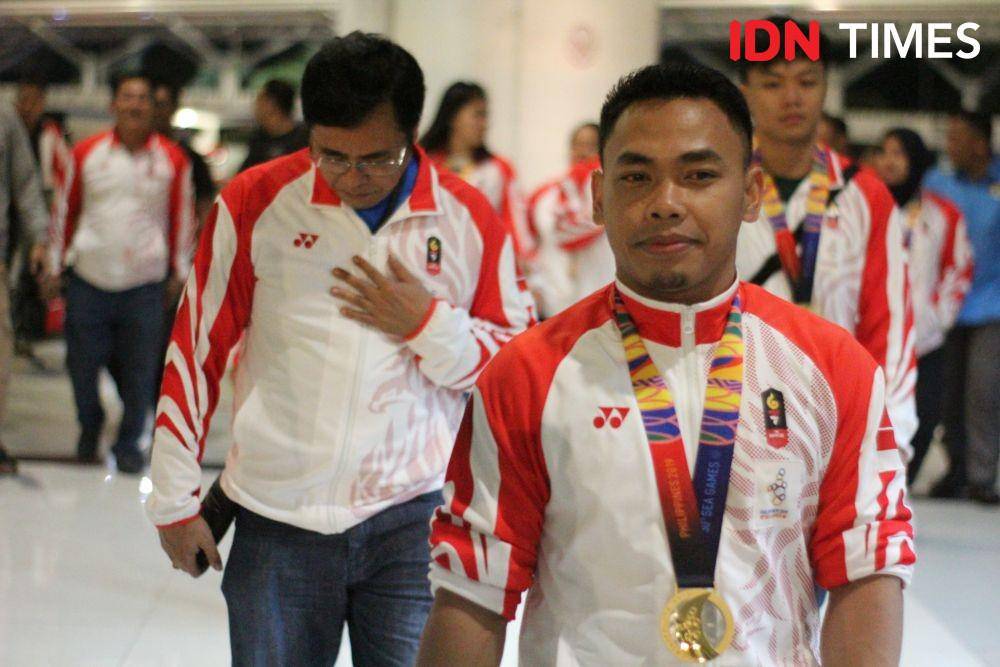 Atlet angkat besi, medali emas, sea games