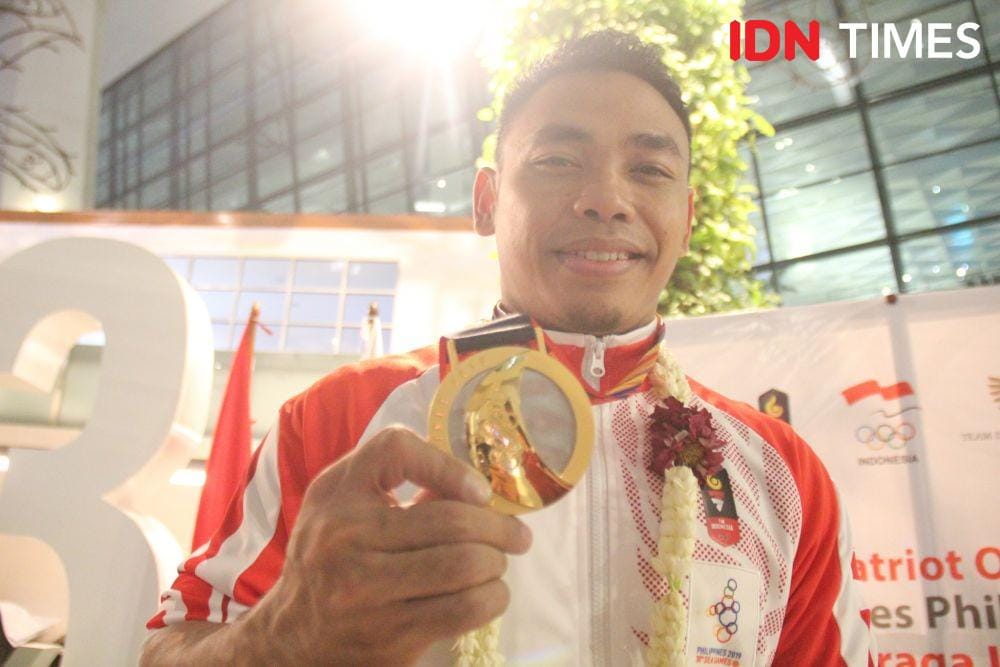 Atlet angkat besi, medali emas, sea games