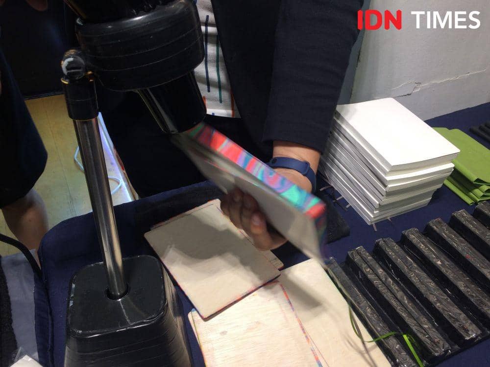 Marbling art. 6 Desember 2019. IDN Times/M. Tarmizi Murdianto