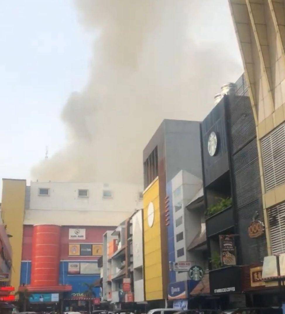 (Kebakaran di Mall Lokasari Square) www.instagram.com/@jktinfo
