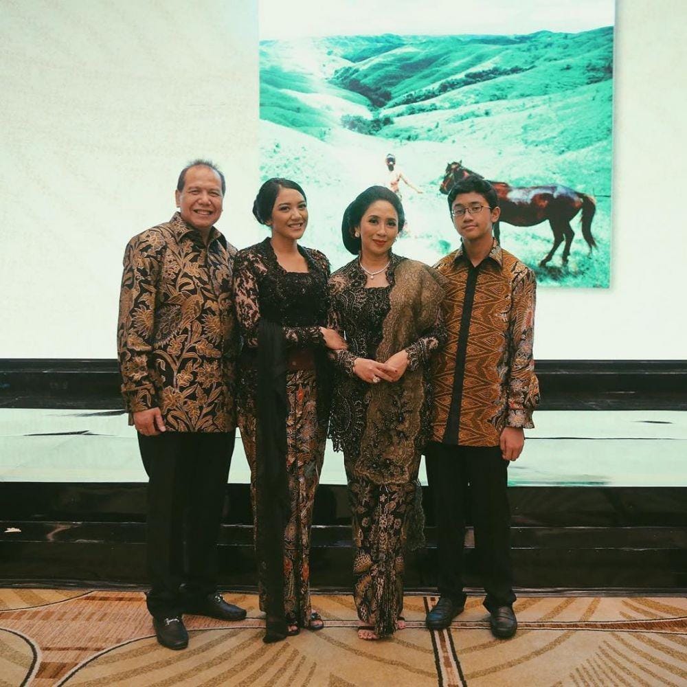 instagram.com/putri_tanjung