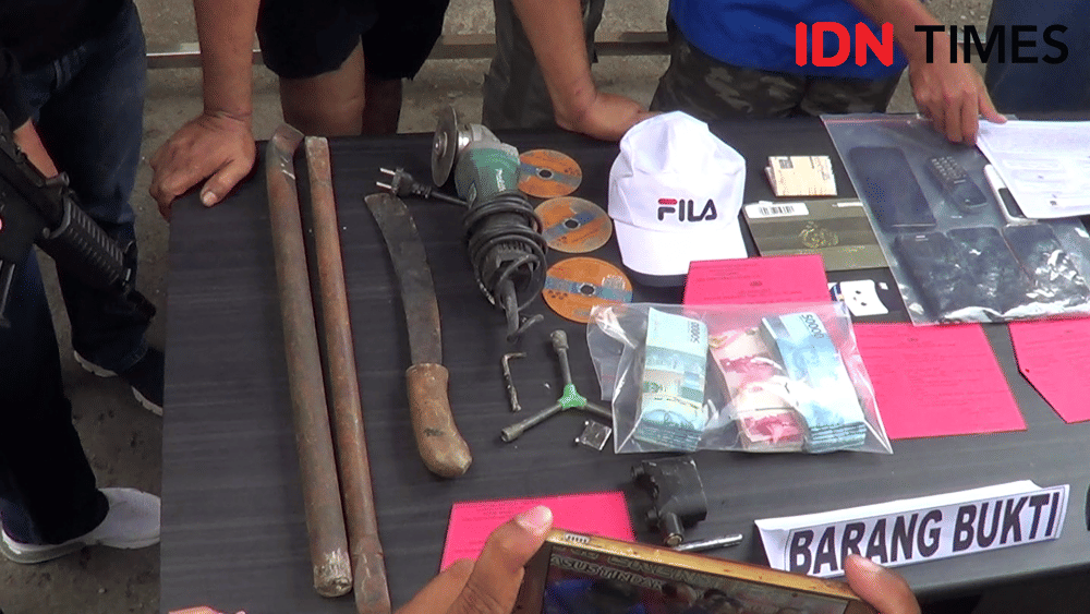 Tiga pelaku perampokan Bank BRI Unit Negla, di Brebes ditangkap Tim Gabungan Resmob Polres Brebes dan Polda Jateng, Kamis (5/12) malam.IDN Times/Haikal Adihtya