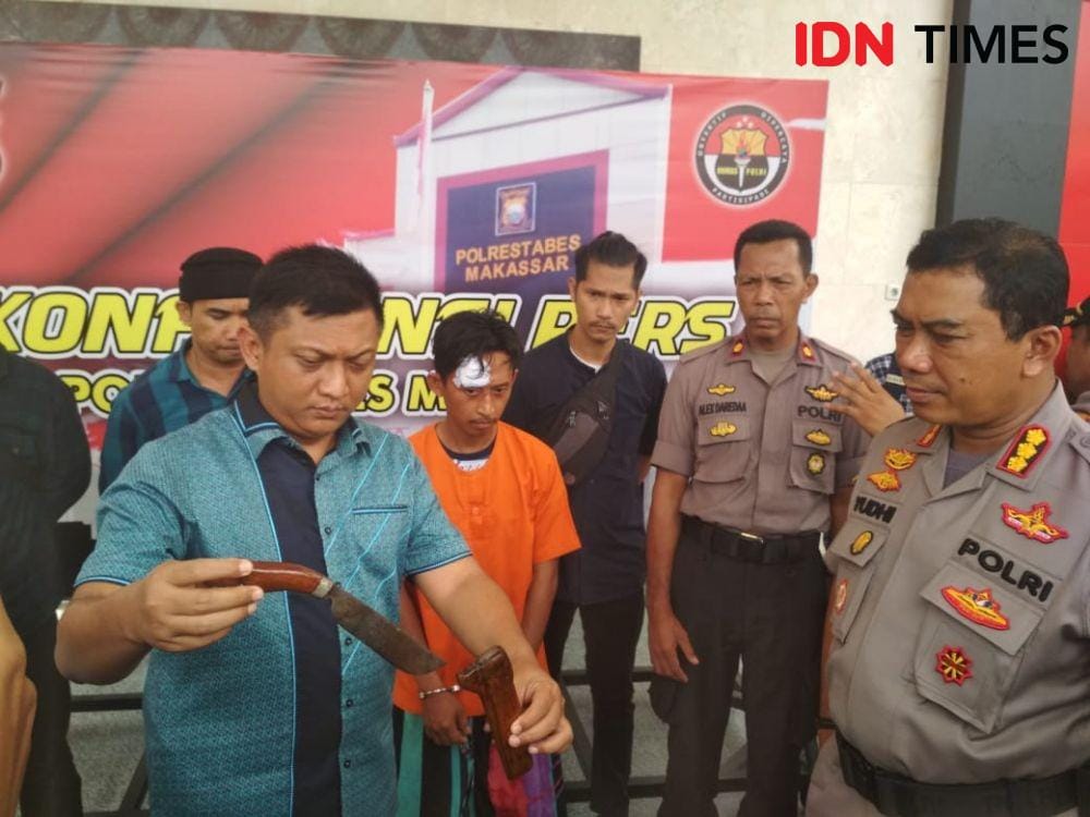 Barang bukti pelaku pembunuhan buruh bangunan di Rusunawa UIM, dalam ekspos di Mako Polrestabes Makassar, Jumat (6/12) / Sahrul Ramadan