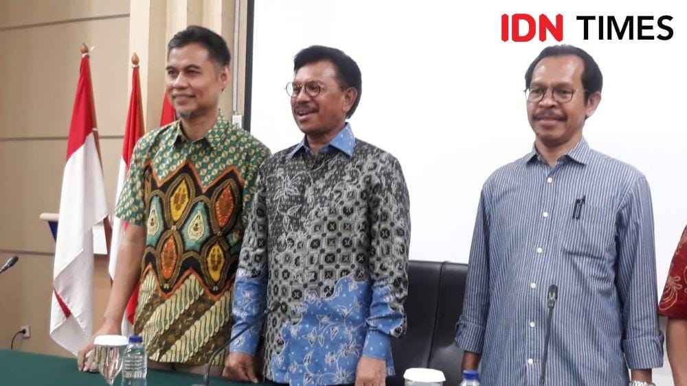 Menkominfo Johnny G Plate memberikan keterangan pers di Kominfo, Jakarta Pusat, Jumat 6 Desember 2019 (IDN Times/Teatrika Handiko Putri)