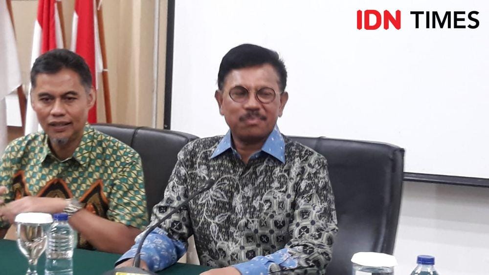 Menkominfo Johnny G Plate memberikan keterangan pers di Kominfo, Jakarta Pusat, Jumat 6 Desember 2019 (IDN Times/Teatrika Handiko Putri)