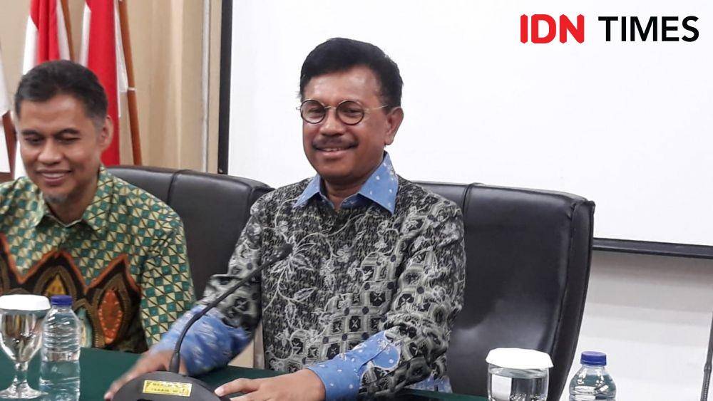 Menkominfo Johnny G Plate memberikan keterangan pers di Kominfo, Jakarta Pusat, Jumat 6 Desember 2019 (IDN Times/Teatrika Handiko Putri)