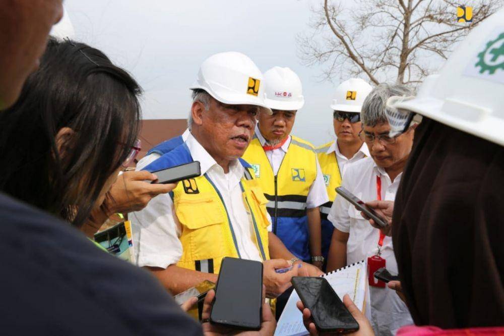 Menteri PUPR Basuki Hadimuljono saat mengunjungi proyek Jembatan Pulau Balang di Kaltim (Dok.  Kementerian PUPR)