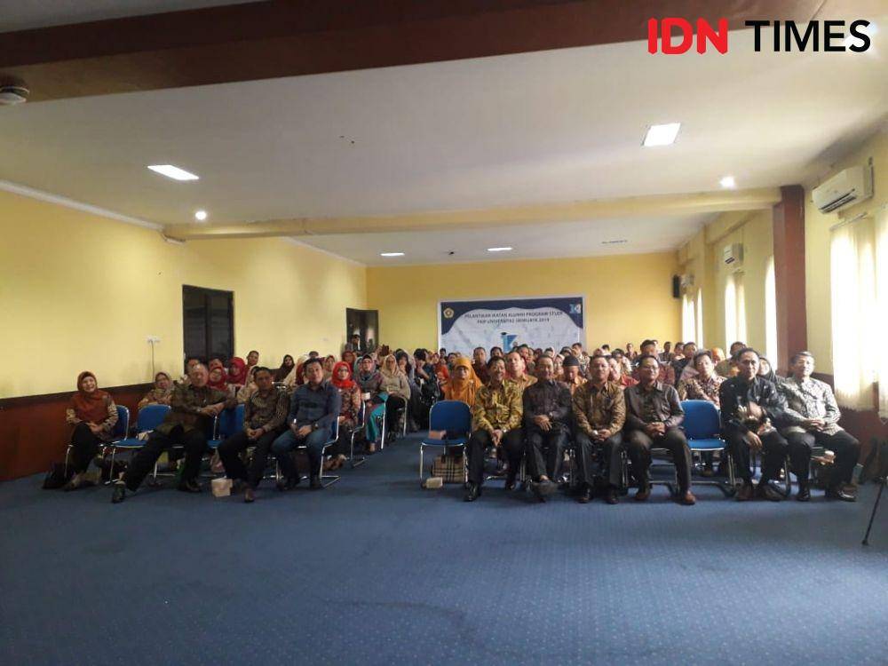 kegiatan pelantikan Pelantikan IKA Prodi FKIP Unsri di Aula FKIP Ogan, Palembang, Sabtu (7/12) (IDN Times/Feny Maulia Agustin)