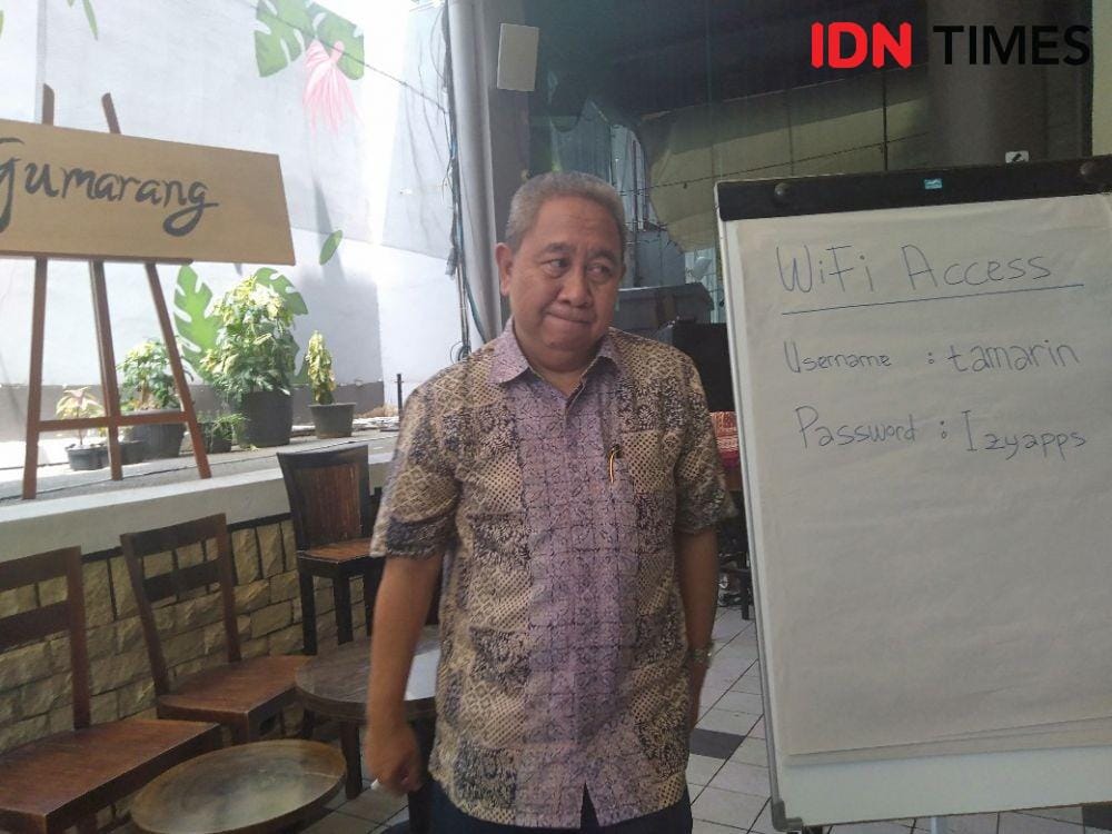 Mantan anggota Dewan BPJS Ketenagakerjaan, Syafri Adnan Baharuddin  saat konferensi pers di Ibis Tamarin Jakarta, Minggu (8/12)