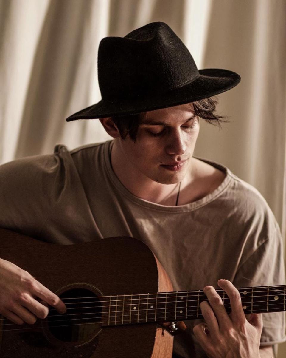 Instagram.com/nicholasgalitzine