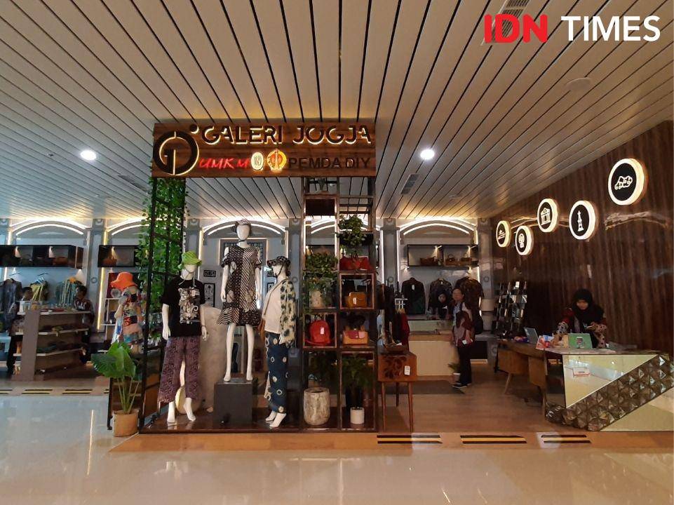 D'Galeri Jogja UMKM Pemda DIY yang berlokasi di Terminal Keberangkatan Domestik Yogyakarta International Airport, Sabtu (7/12/2019). IDNTimes/Holy Kartika