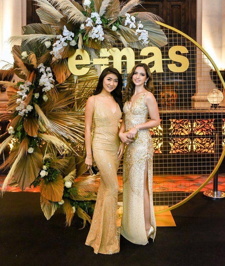 instagram.com/theresawienathan