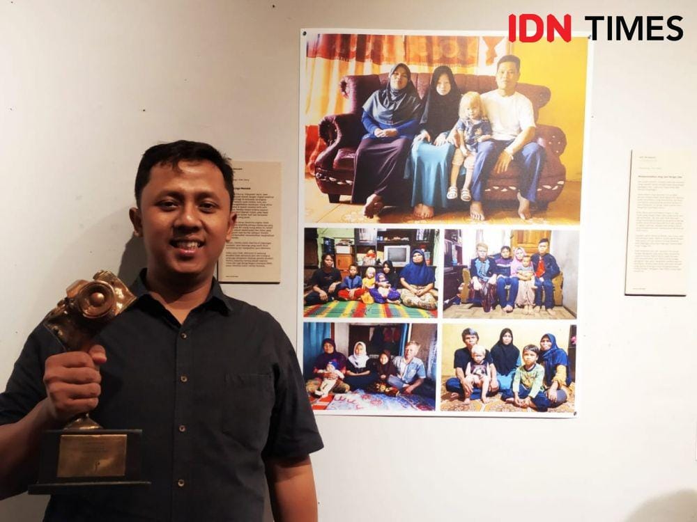 Jurnalis IDN Times Jateng Dhana Kencana peraih penghargaan APFI 2019. (Dok. IDN Times)