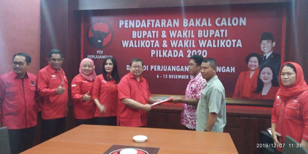 Pendaftaran bakal calon kepala daerah di DPD PDIP Jateng, Sabtu (7/12). Dok. DPD PDIP Jateng