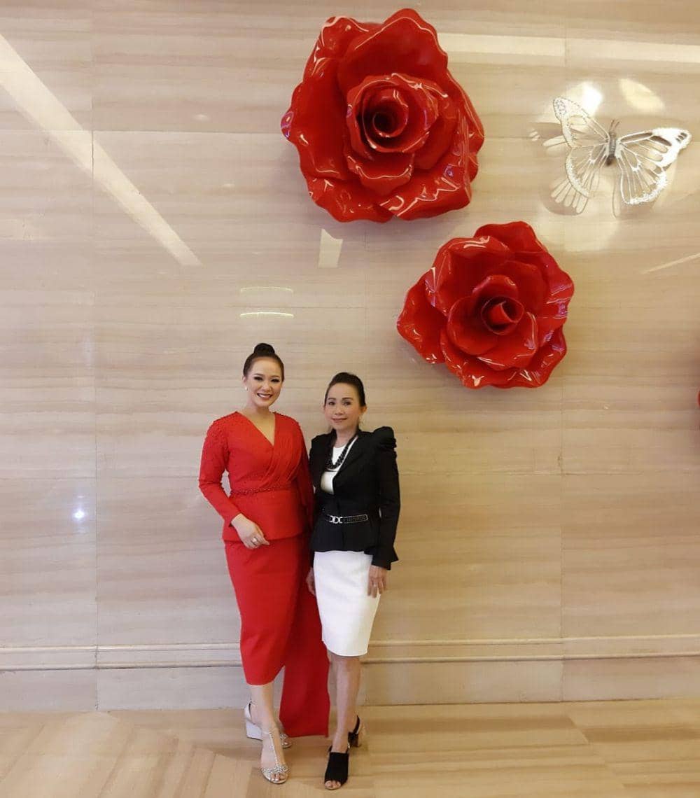 Instagram.com/yuanitachrist