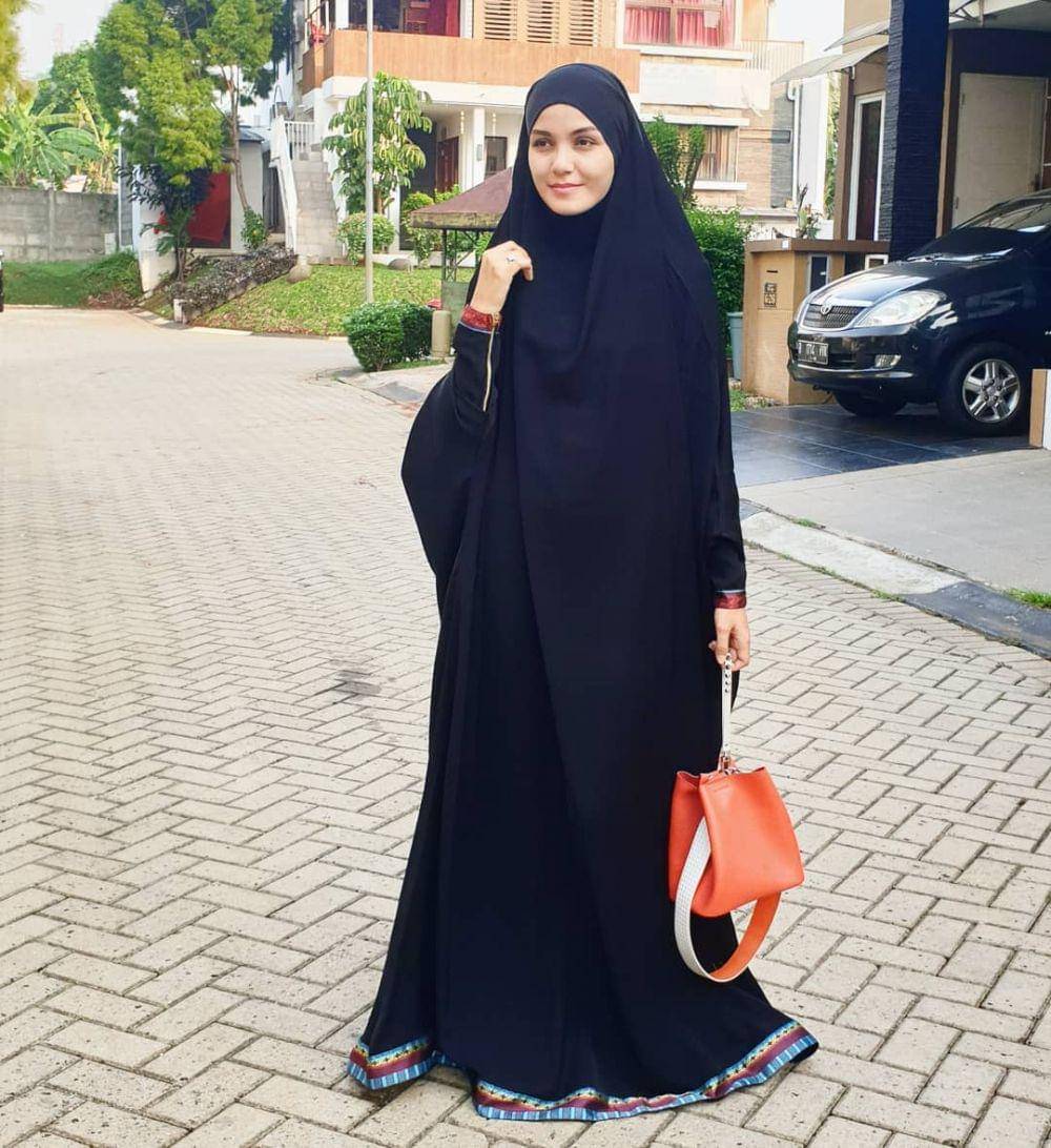 instagram.com/nadya_almira