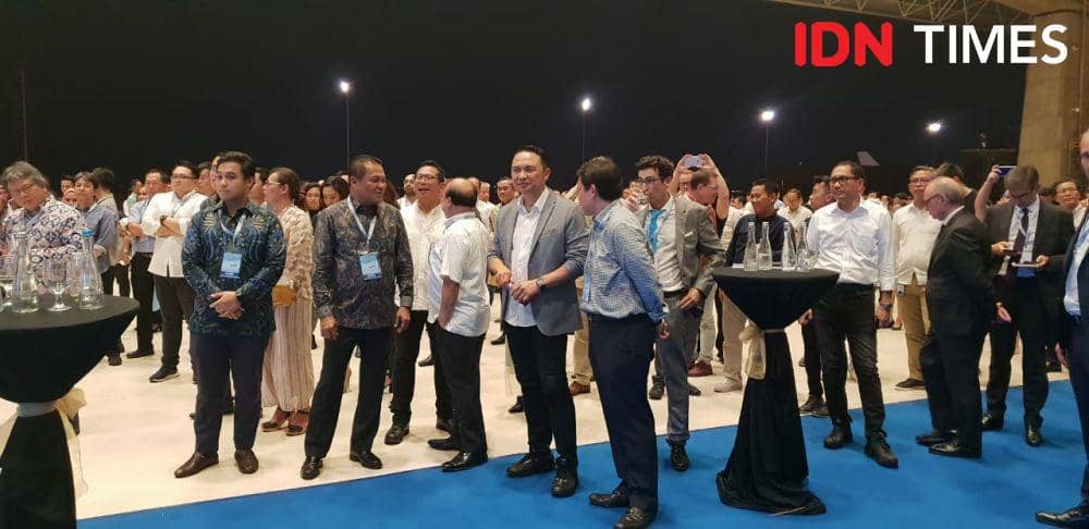 Ari Askhara dan tamu undangan saat peluncuran Airbus A330-900neo, Hanggar GMF, 27 November 2019 (IDN Times/Uni Lubis)
