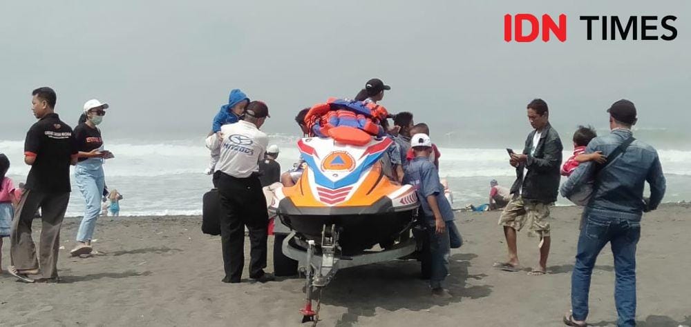 Ilustrasi gelombang di laut selatan Bantul. IDN Times/Daruwaskita