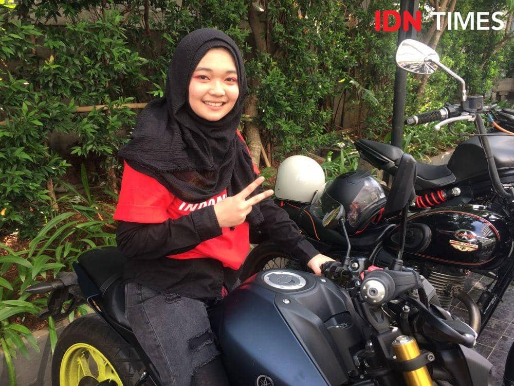 Syafilla Anggita di atas motor gede kesayangannya. 8 Desember 2019. IDN Times/M. Tarmizi Murdianto
