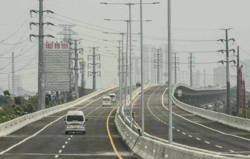 Tol Layang (Elevated) Jakarta-Cikampek (Japek II) Km 28, Cikarang, Kabupaten Bekasi, Jawa Barat, Minggu (8/12/2019). (ANTARA FOTO/Fakhri Hermansyah)