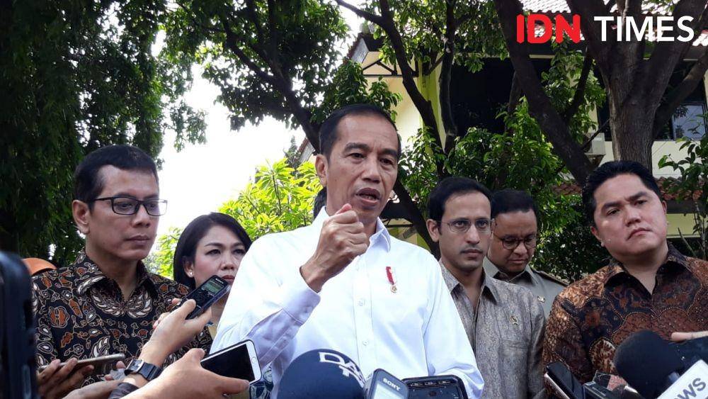 Presiden Jokowi memberikan keterang pers di SMKN 57, Jakarta Selatan, Senin 9 Desember 2019 (IDN Times/Teatrika Handiko Putri)