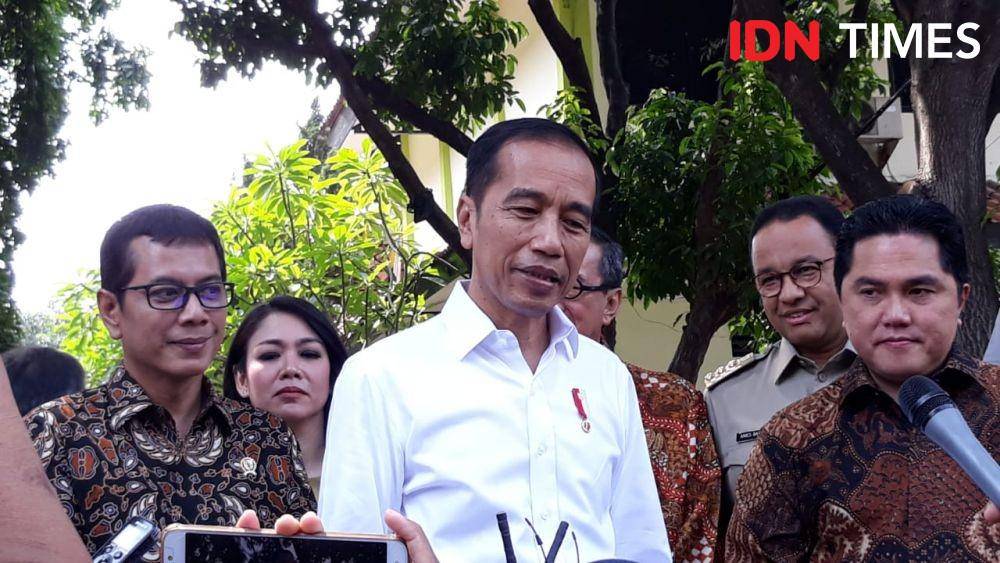 Presiden Jokowi memberikan keterang pers di SMKN 57, Jakarta Selatan, Senin 9 Desember 2019 (IDN Times/Teatrika Handiko Putri)