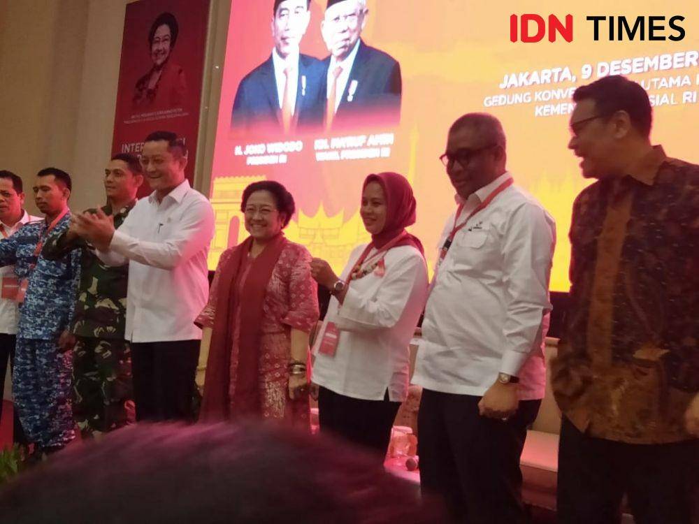 Presiden ke-5 RI Megawati Soekarnoputri menghadiri kegiatan Internalisasi dan Pembumian Pancasila dan Penguatan Wawasan Kebangsaan Lingkungan Kemensos di Gedung Konvensi TMPN Kalibata, Jakarta, Senin (9/12/2019). (IDN Times/Dini Suciatiningrum)