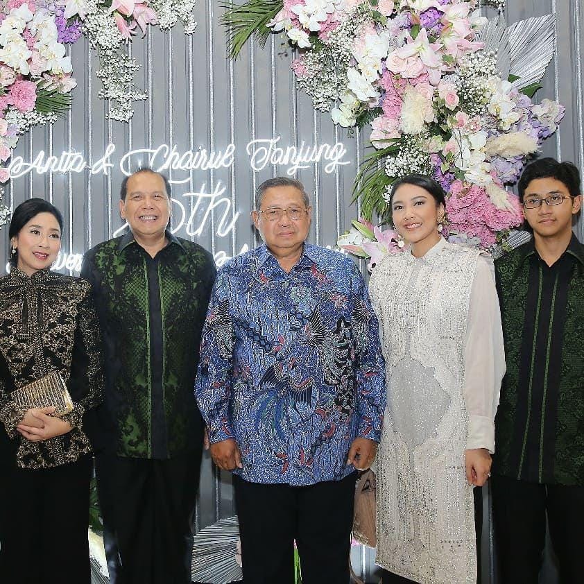 instagram.com/anita_chairultanjung