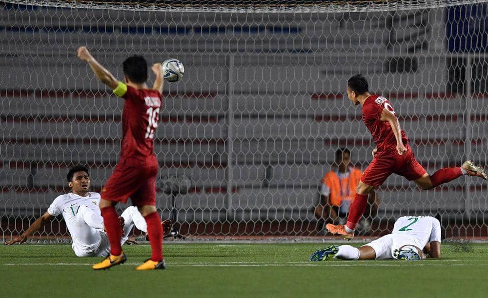 Indonesia kalah 1-2 dari Vietnam pada babak penyisihan Grup B SEA Games 2019 pada 1 Desember lalu. ANTARA FOTO/Sigid Kurniawan/ama