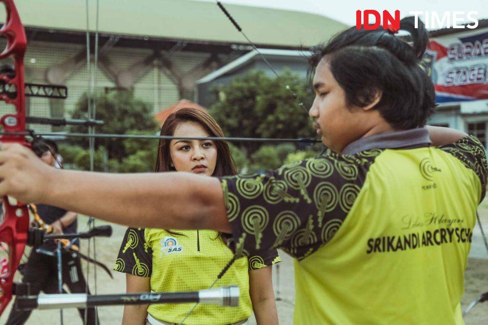 Potret atlet panahan Dellie Threesyadinda saat ditemui di Lapangan KONI Jatim (2 Desember 2019). IDN Times/Reza Iqbal