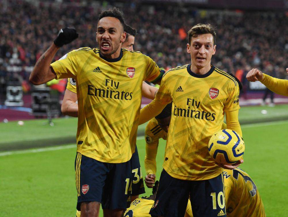 twitter.com/Arsenal