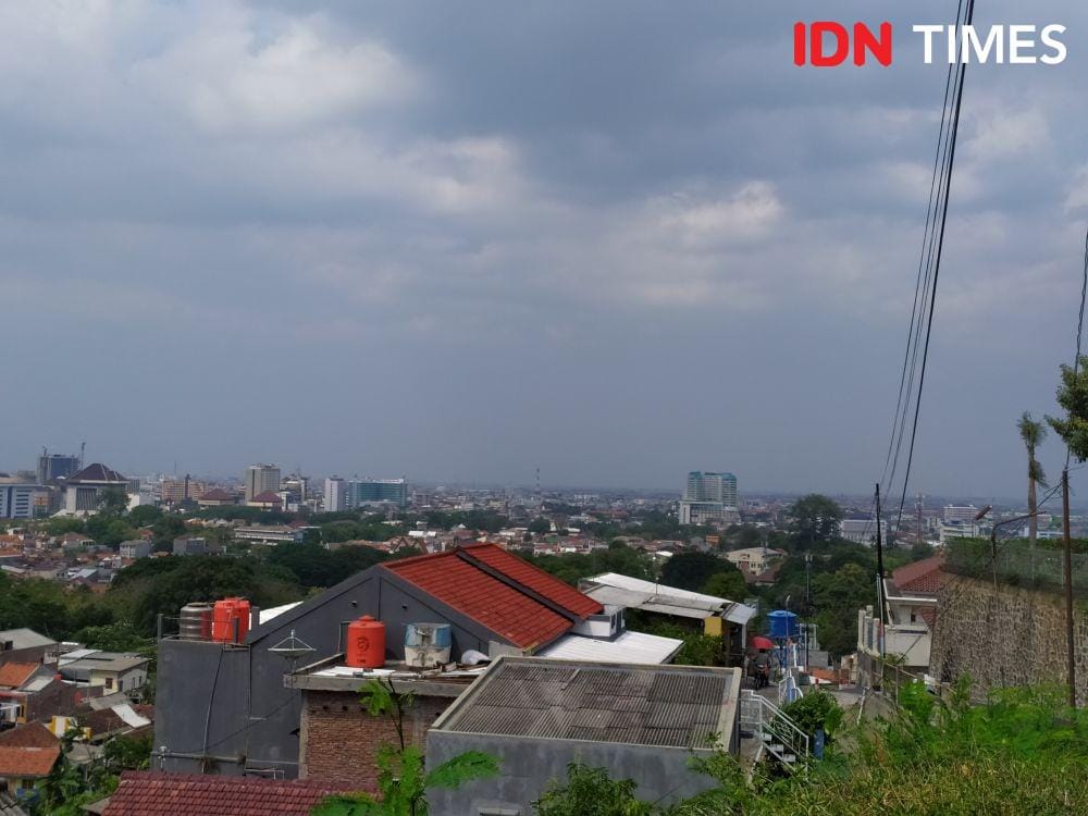 Penampakan mendung di langit Kota Semarang. IDN Times/Fariz Fardianto