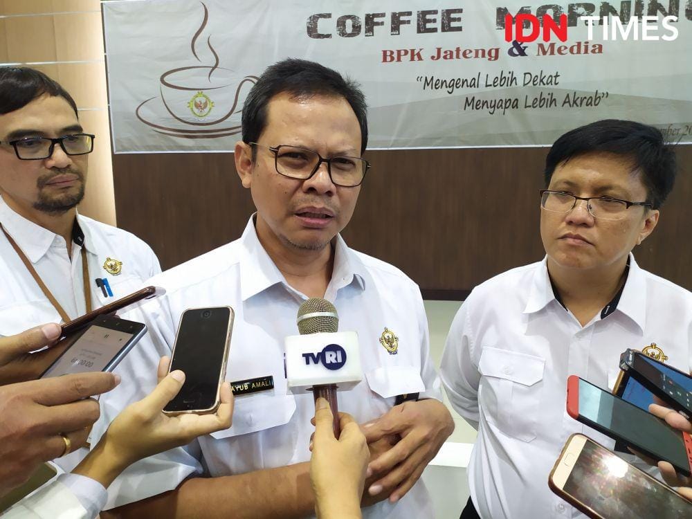 Kepala BPK Jateng Ayub Amali, saat memberikan dana keterangan mengenai pengelolaan aset di Brebes. IDN Times/Fariz Fardianto