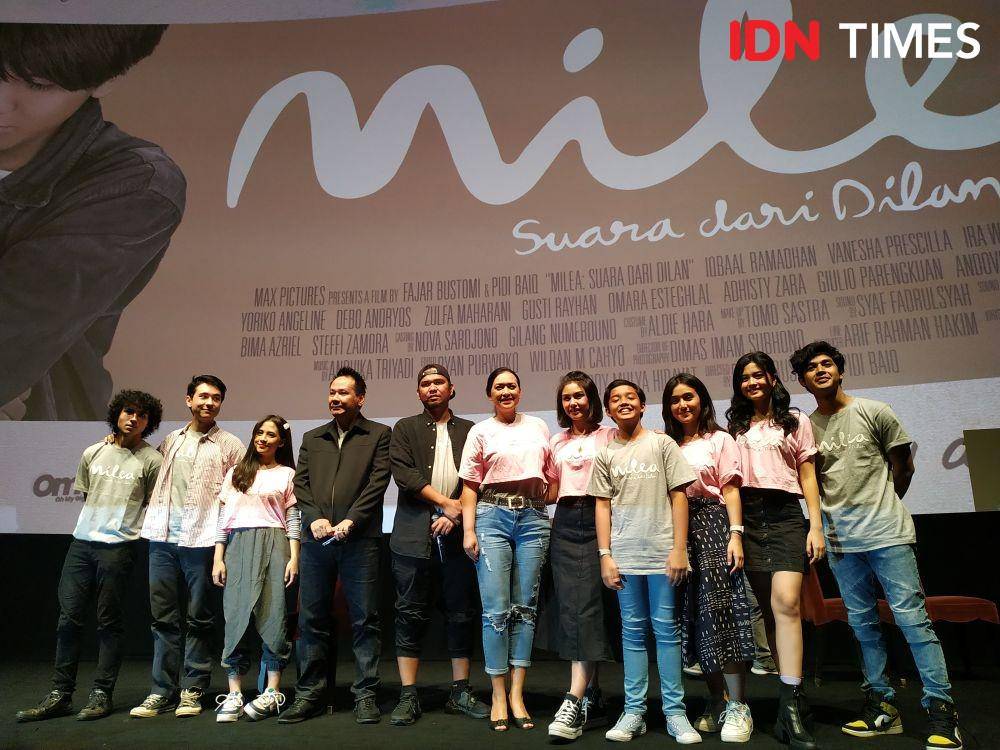 Cast Film Milea bersama Produser, Ody Mulya Hidayat dan Sutradara Fajar Bustomi dalam press conference film Milea di Jakarta. 9 Desember 2019. IDN Times/Nadia Umara