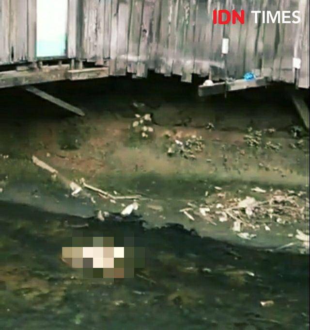 Jenazah ditemukan mengapung di eks anak Sungai Karang Asam Samarinda (IDN Times/Yuda Almerio)