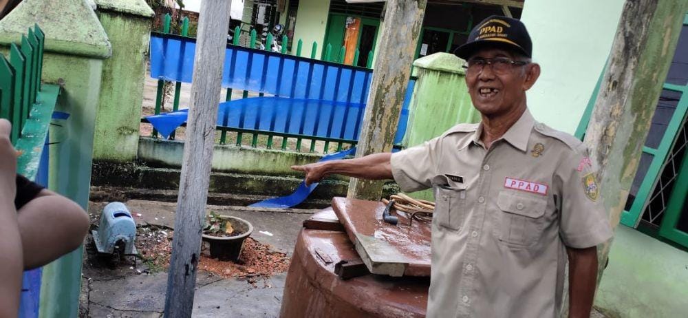 Andri Junaidi (47) Tunjukan penemuan bom (IDN Times/istimewa)