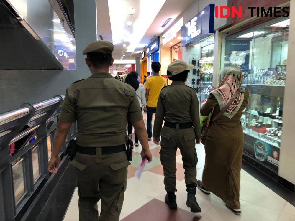 ASN yang berkeliaran di Mall di Palembang (IDN Times/Rangga Erfizal)