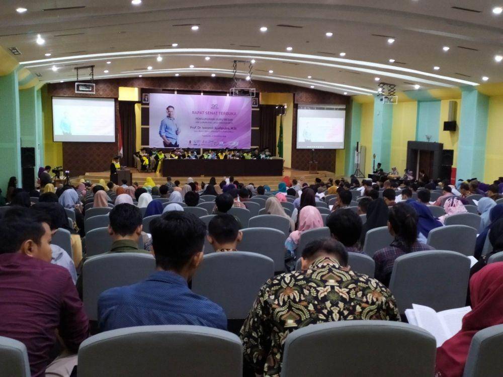 Pengukuhan Iswandi Syahputra sebagai guru besar Fakultas Ilmu Sosial dan Humaniora UIN Sunan Kalijaga pada Selasa (10/12). IDN Times/Siti Umaiyah